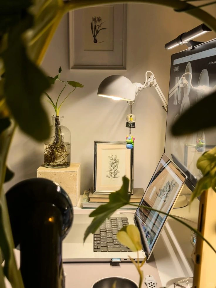 image of laptop best social media marketer in kochi